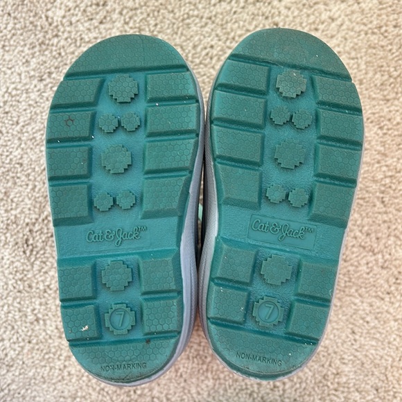 Cat & Jack size 7 snow boots - Picture 4 of 4